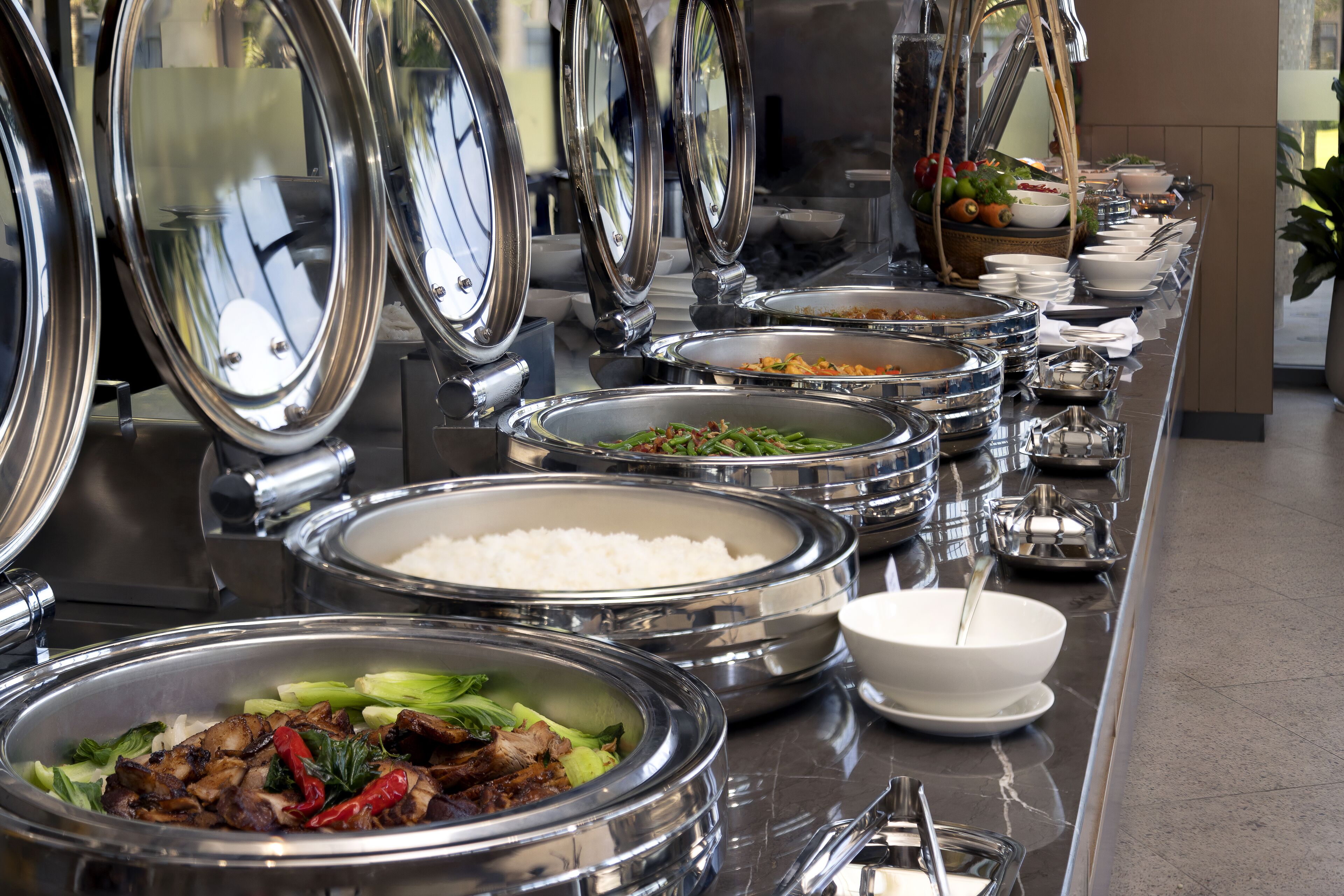 daily buffet breakfast (vnd 400000 per person)