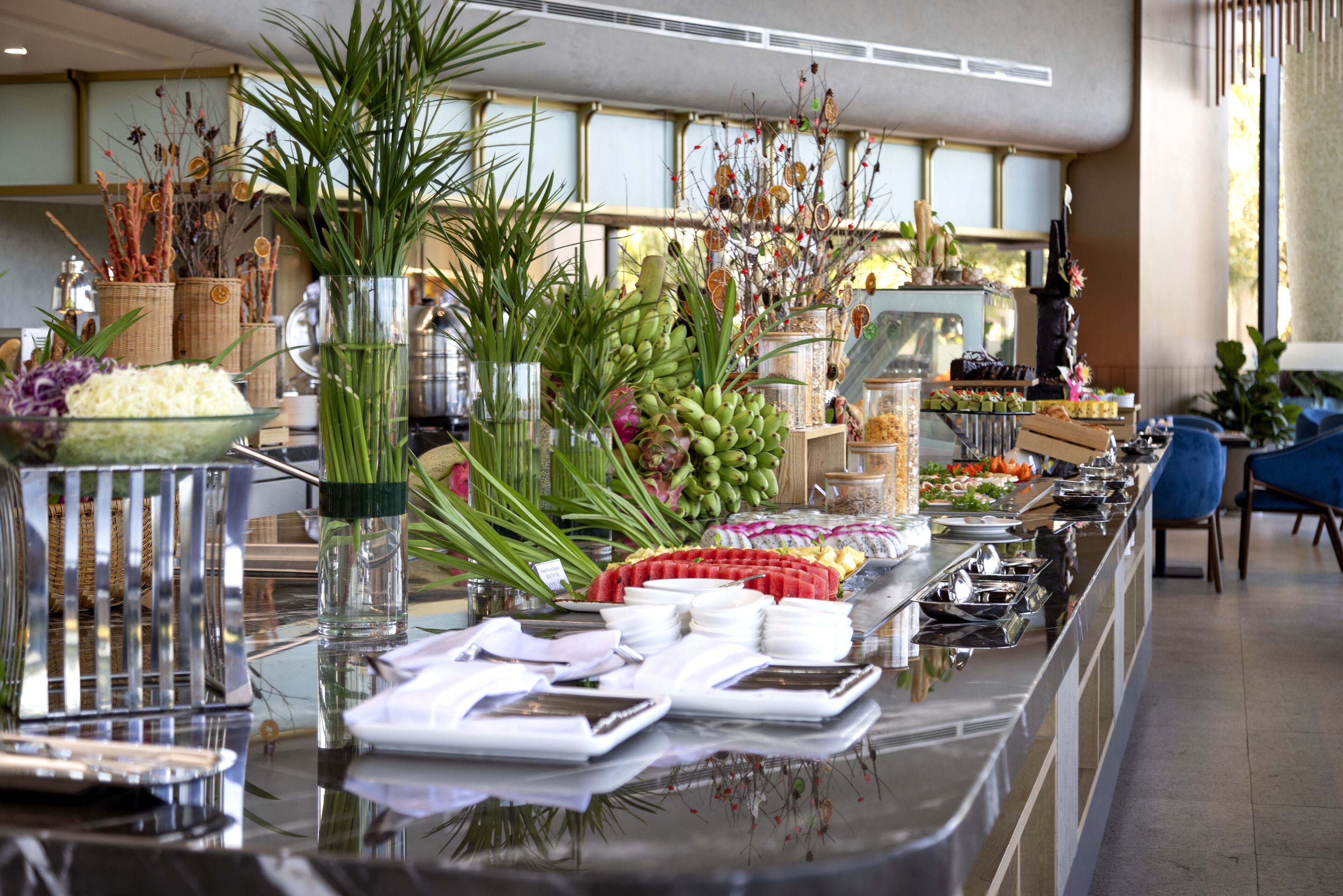 daily buffet breakfast (vnd 400000 per person)