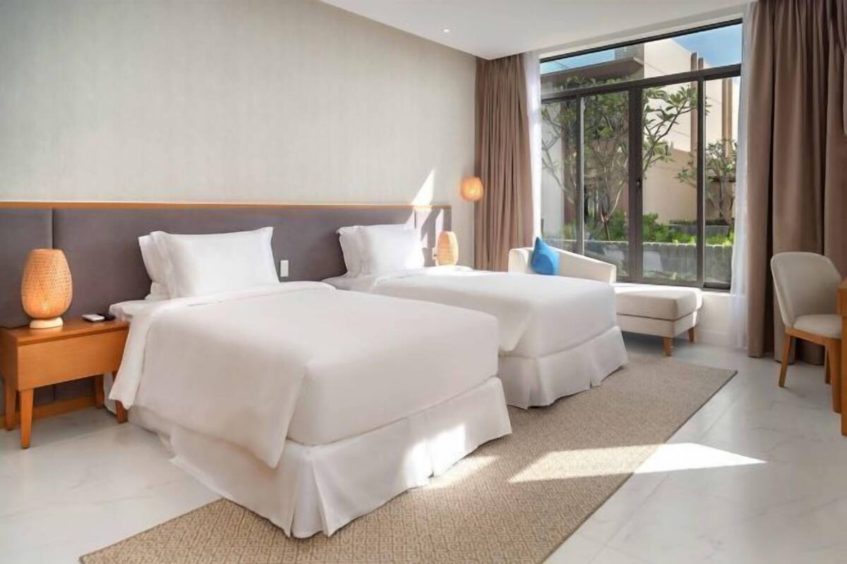 Premium bedding, minibar, desk, laptop workspace