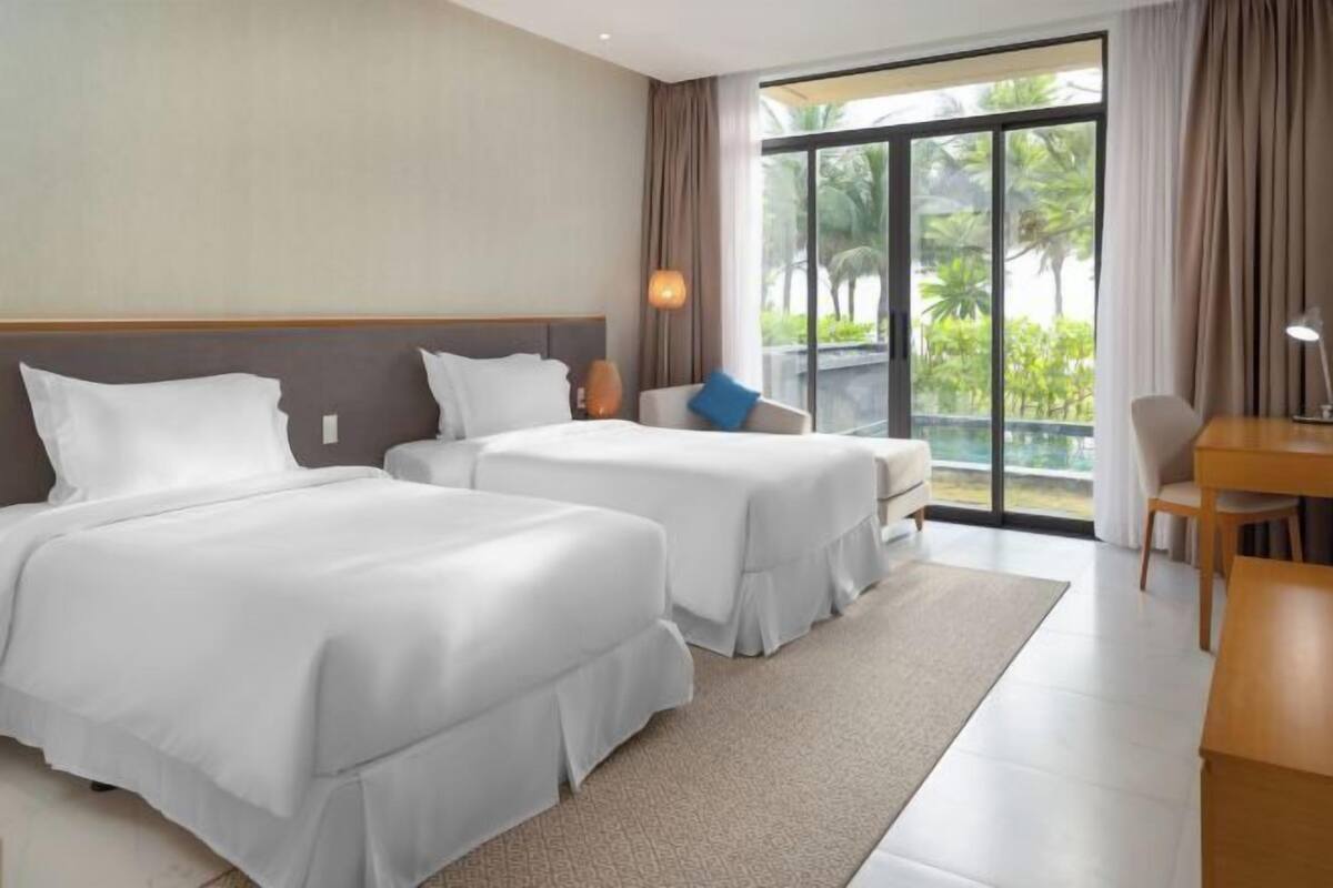 Premium bedding, minibar, desk, laptop workspace