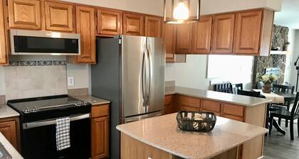 Cozy townhouse close to Hospital & Capital