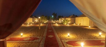 Private Tents with bathrooms and showers in the middle of the desert 
