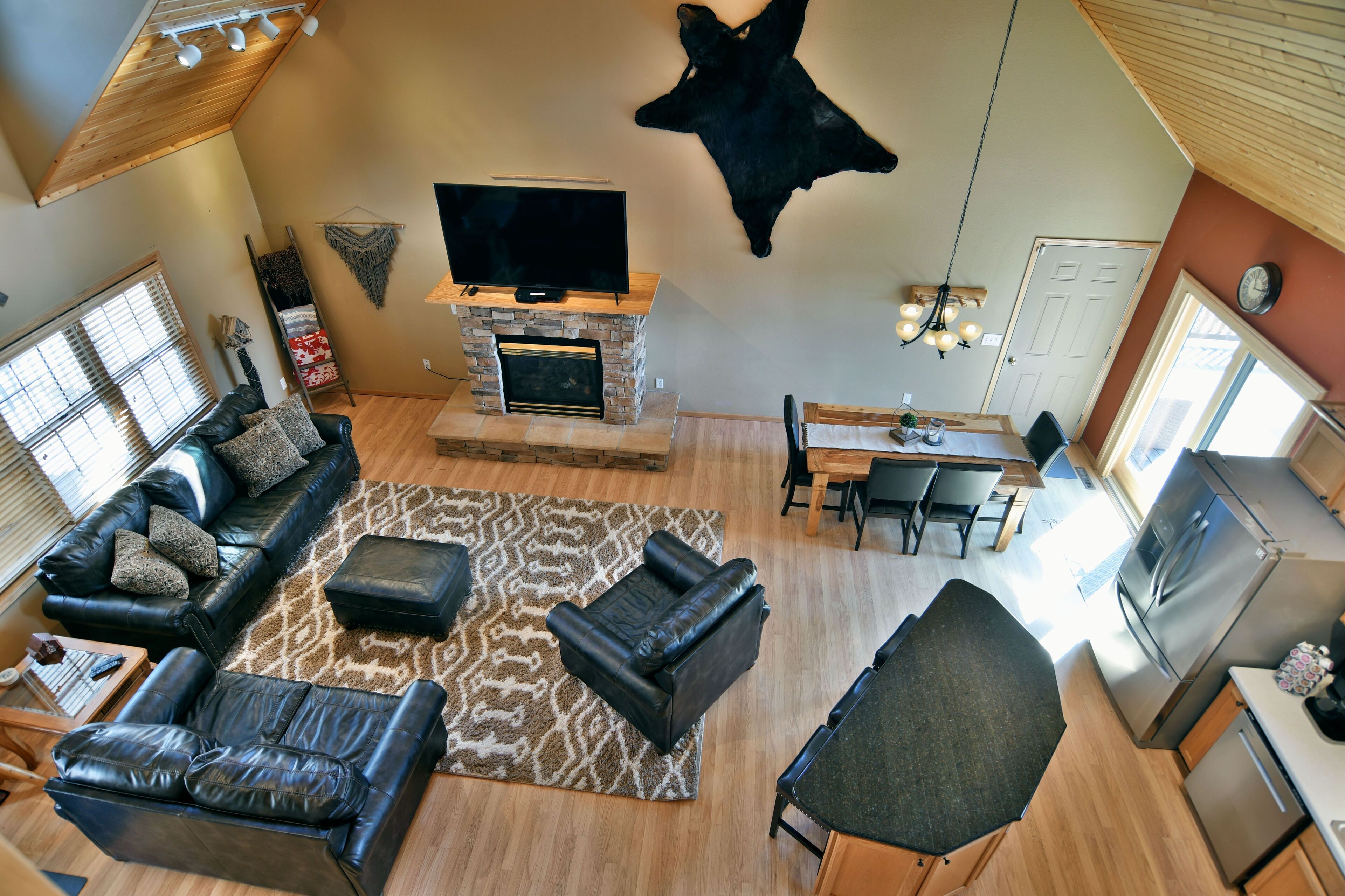 Spacious cabin for any type of get away! Minutes away from dozens of activities!