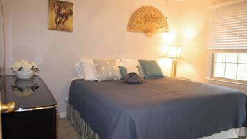 4 bedrooms, desk, iron/ironing board, free WiFi