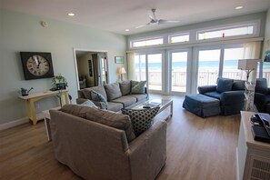 House, 3 Bedrooms | Living room