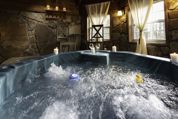 Interior - Size Matters Cabin! Indoor Hot Tub, Indoor Fire place... (Blue Ridge)