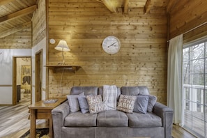 Smart TV, fireplace - Size Matters Cabin! Indoor Hot Tub, Indoor Fire place... (Blue Ridge)