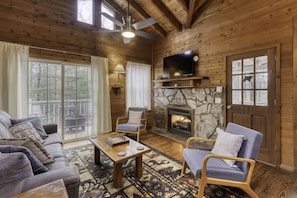 Smart TV, fireplace - Size Matters Cabin! Indoor Hot Tub, Indoor Fire place... (Blue Ridge)