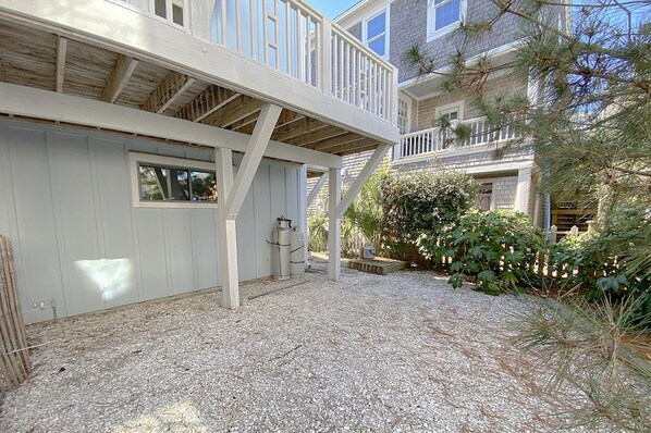 House, 3 Bedrooms | Property grounds