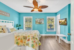 3 chambres, bureau, fer et planche à repasser, lit parapluie