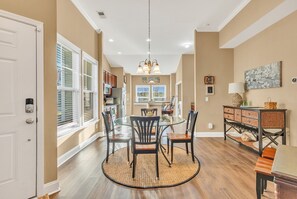 Dining - Family friendly spacious Barefoot townhome w/ neighborhood pool & 4 golf courses (North Myrtle Beach)