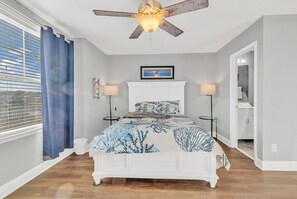 3 bedrooms, desk, iron/ironing board, travel cot - Family friendly spacious Barefoot townhome w/ neighborhood pool & 4 golf courses (North Myrtle Beach)