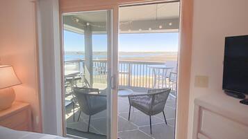 Condo, 3 Bedrooms | 3 bedrooms, individually decorated, individually furnished