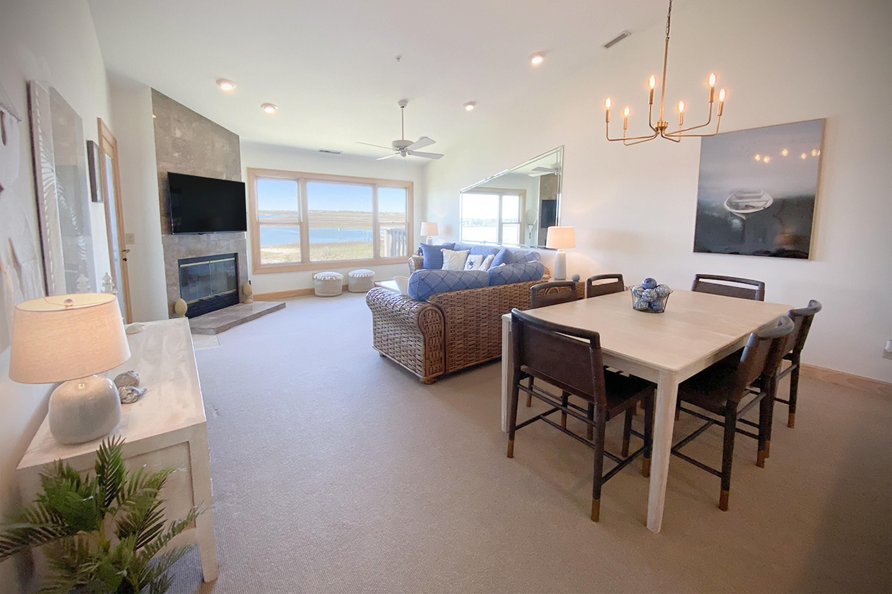 Condo, 3 Bedrooms | Living room