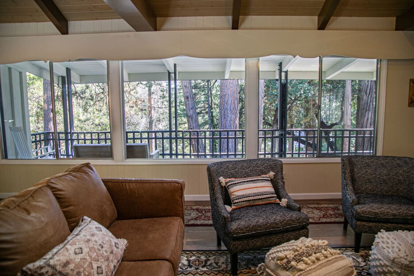 Smart TV, fireplace, ping pong, books