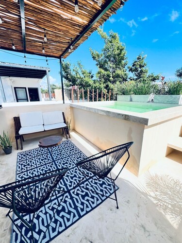 3 Story Home with Private Roof Pool and Tropical Views
