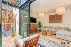 Casa de diseñador, 3 habitaciones, para no fumadores, alberca privada | Área de sala de estar