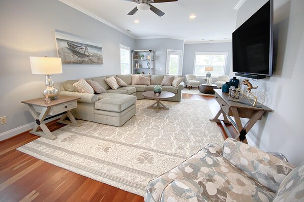 Duplex, 5 Bedrooms | Living room
