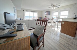 Condo, 2 Bedrooms | Private kitchen | Oven