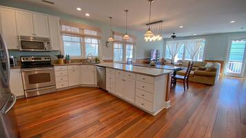 Duplex, 4 Bedrooms | Private kitchen | Oven