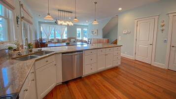 Duplex, 4 Bedrooms | Private kitchen | Oven