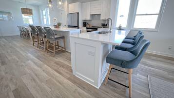 Duplex, 5 Bedrooms | Private kitchen | Oven