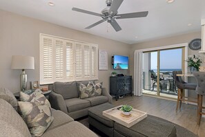 TV - 215A - Beautiful Sunsets, Beach View, Free Wifi (Oceanside)