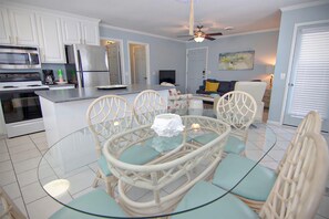 Duplex, 2 Bedrooms | Dining