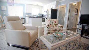 Duplex, 2 Bedrooms | Living room