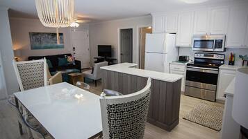 Alloggio su due livelli, 2 camere da letto | Cucina privata | Forno, pentole/stoviglie/utensili