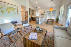 House, 3 Bedrooms | Living room
