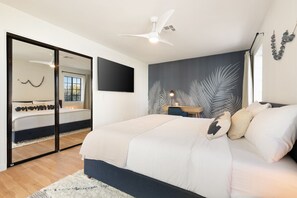 7 bedrooms, desk, iron/ironing board, travel crib