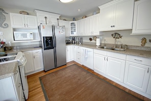 House, 6 Bedrooms | Private kitchen