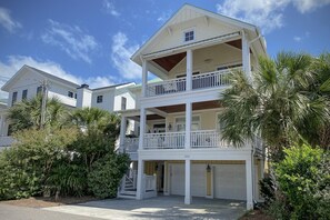 House, 5 Bedrooms | Exterior