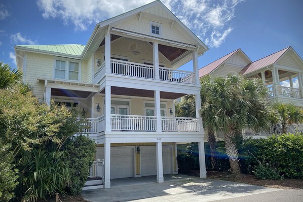 المنشأة من الخارج