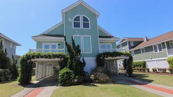 House, 5 Bedrooms | Exterior