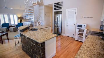 House, 5 Bedrooms | Private kitchen | Oven, cookware/dishes/utensils