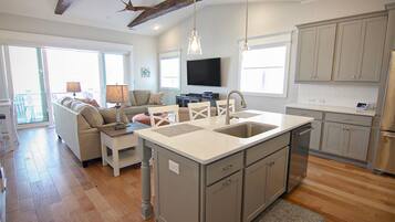 Oven, cookware/dishes/utensils