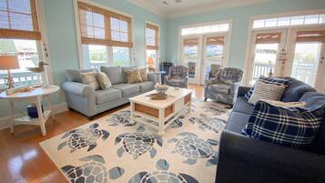 Condo, 4 Bedrooms | Living room