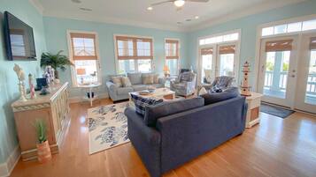 Condo, 4 Bedrooms | Living room