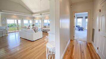 House, 4 Bedrooms | Living room