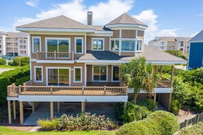 Talo, 4 makuuhuonetta | Ulkopuoli