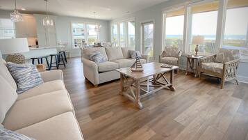 Duplex, 4 Bedrooms | Living room