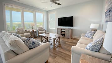 Duplex, 4 Bedrooms | Living room