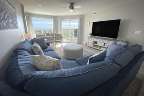Condo, 3 Bedrooms | Living room