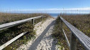 Unclassified image, 4 of 43, button - Surf' inn by Sea Scape Properties (Carolina Beach)