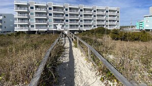 Unclassified image, 5 of 43, button - Surf' inn by Sea Scape Properties (Carolina Beach)
