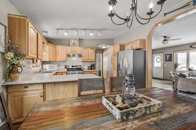 Lake Home, 5 min to Nisswa, Close to Paul Bunyan State Trail! Near shops & golf!