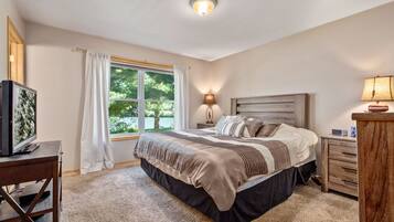 5 bedrooms, desk, travel crib, free WiFi