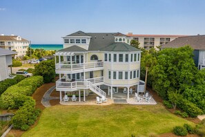 House, 5 Bedrooms | Exterior
